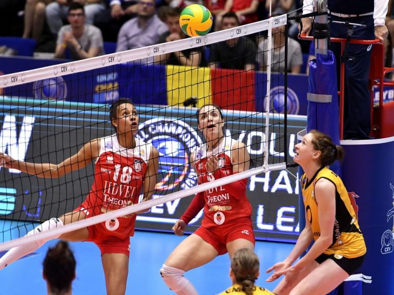 Volei Alba Blaj, învinsă clar în finala Champions League de VakifBank Istanbul