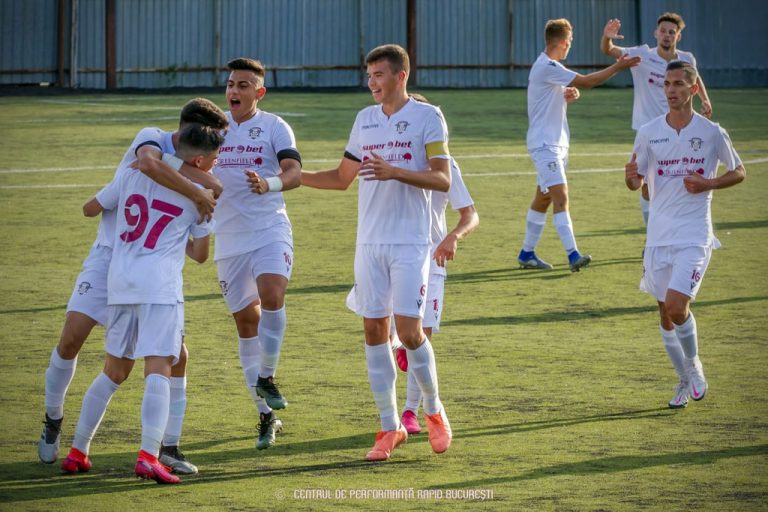 Liga 3 | Voluntari II a câștigat pe terenul lui Dinamo II, FCSB II s-a impus la Chiajna! Rapid a bifat primul succes, Flacăra Moreni leagă victoriile! Rezultatele de vineri și programul de sâmbătă